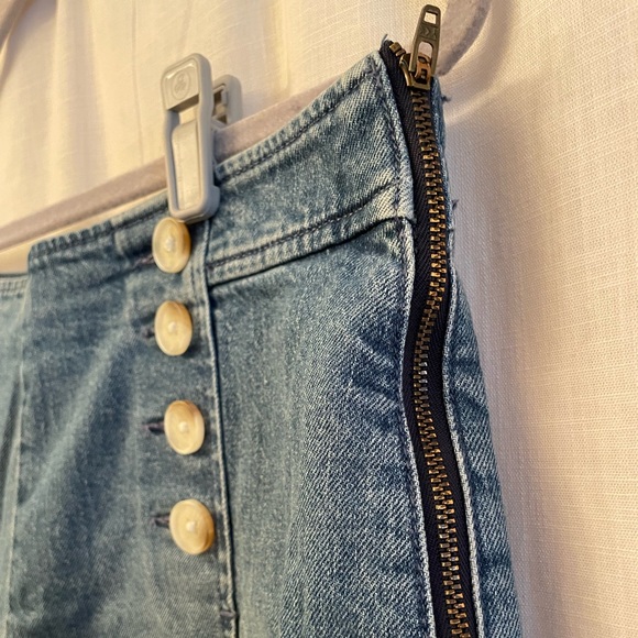 NWT - LOFT High Rise Denim Sailor Shorts in Mid Wash - Picture 7 of 9